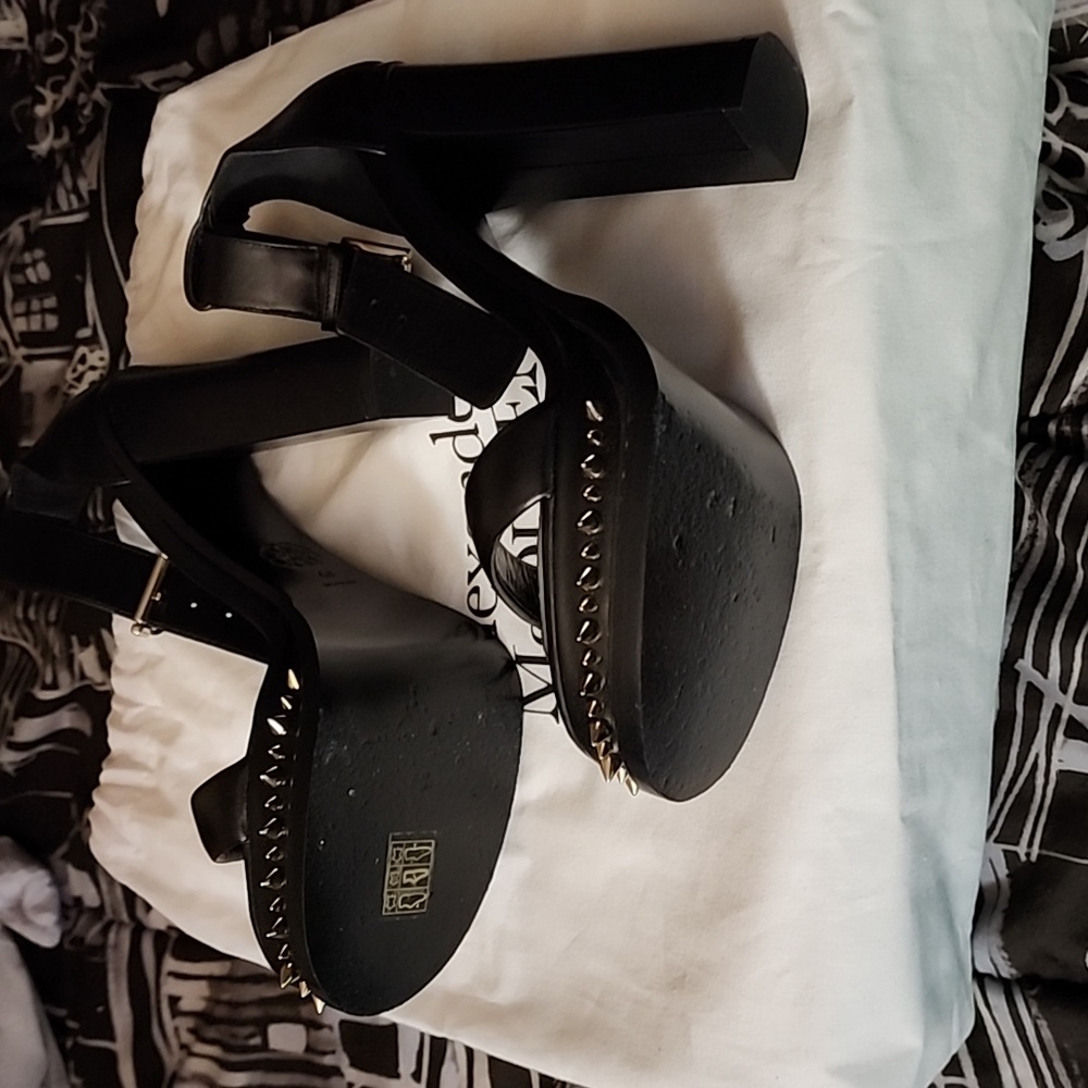 Alexander McQueen size 10 women's shoe( runs small) fit size 9/9.5 - Picture 6 of 7